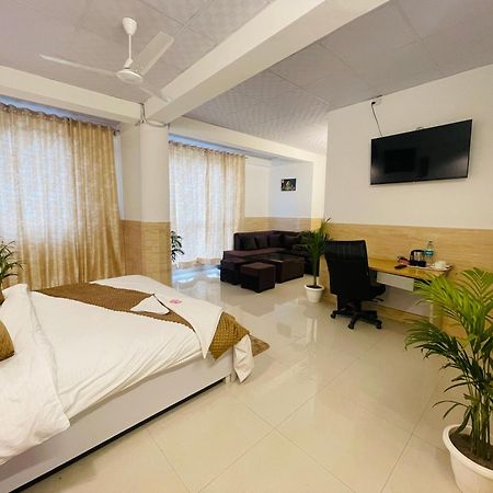 Hotel Relax In - Noida Sector 18 Екстериор снимка