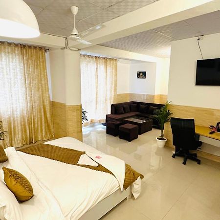 Hotel Relax In - Noida Sector 18 Екстериор снимка