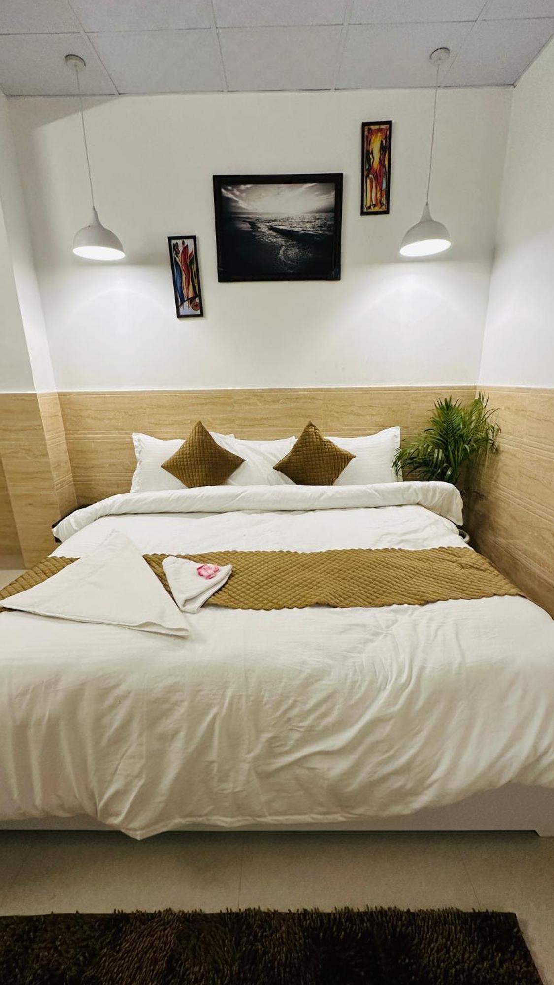 Hotel Relax In - Noida Sector 18 Екстериор снимка