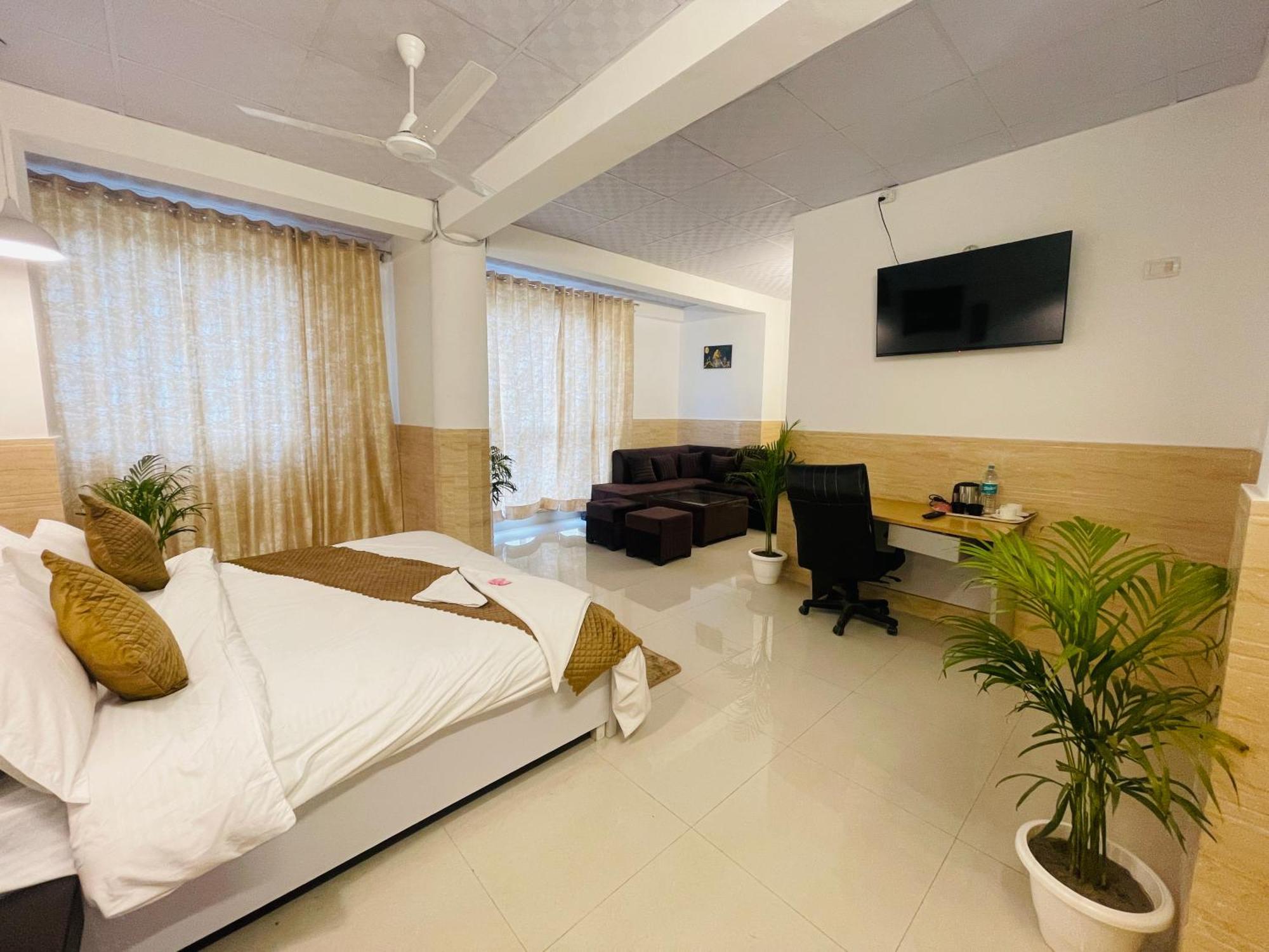 Hotel Relax In - Noida Sector 18 Екстериор снимка