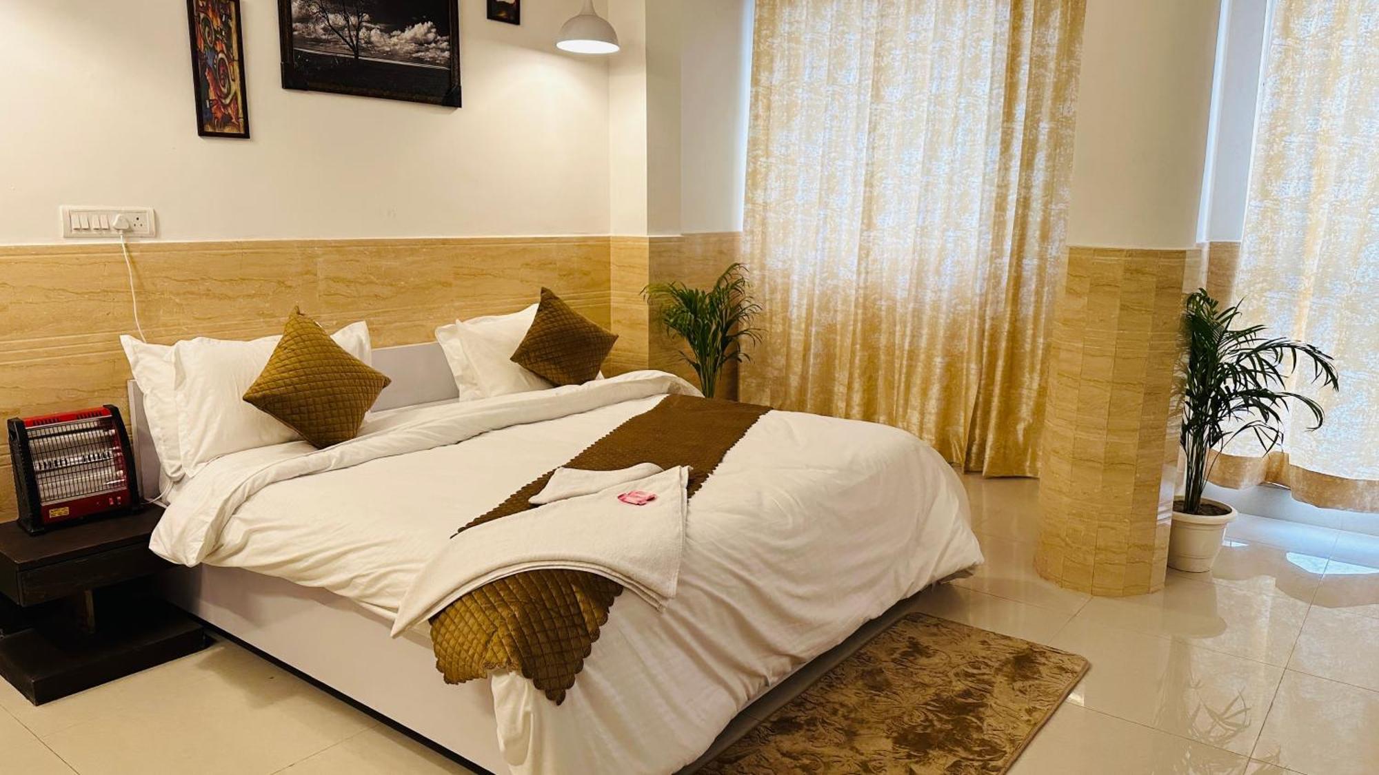 Hotel Relax In - Noida Sector 18 Екстериор снимка