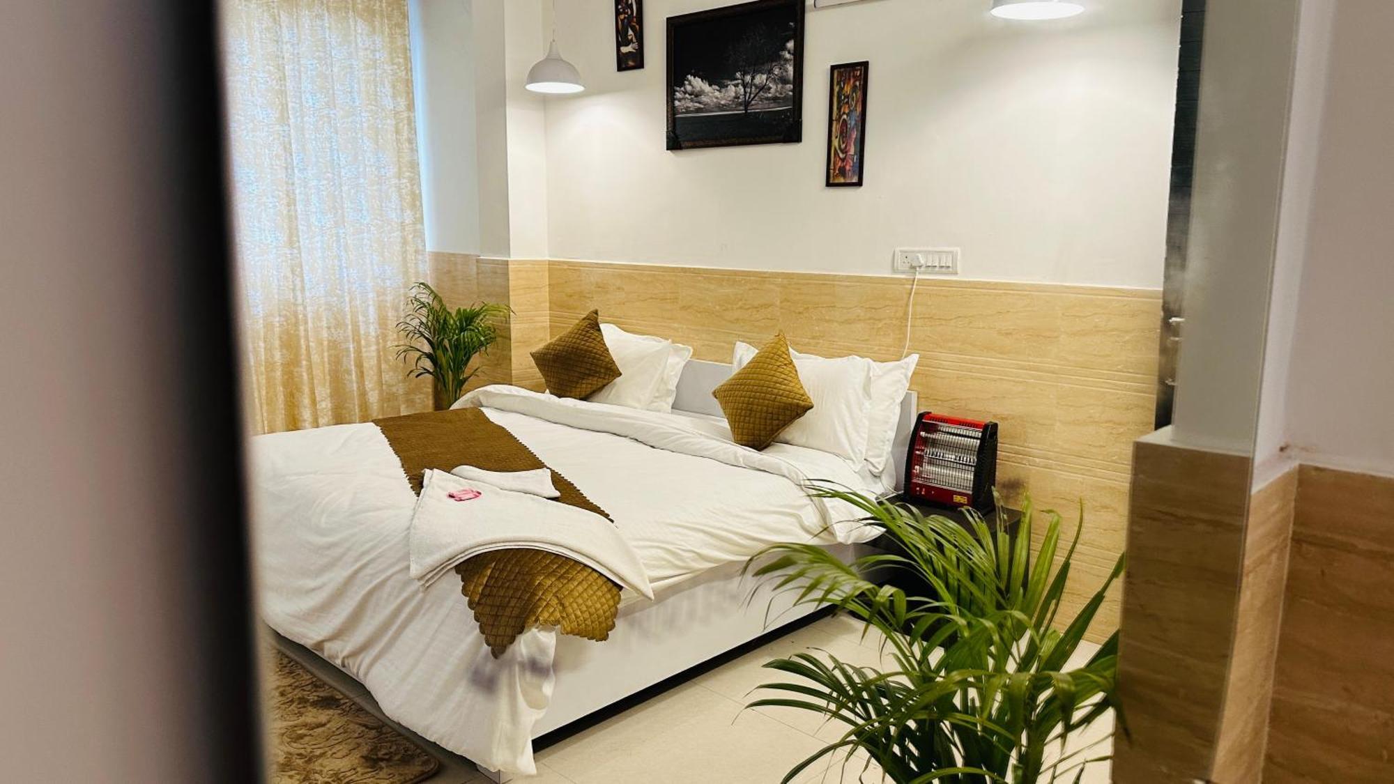Hotel Relax In - Noida Sector 18 Екстериор снимка