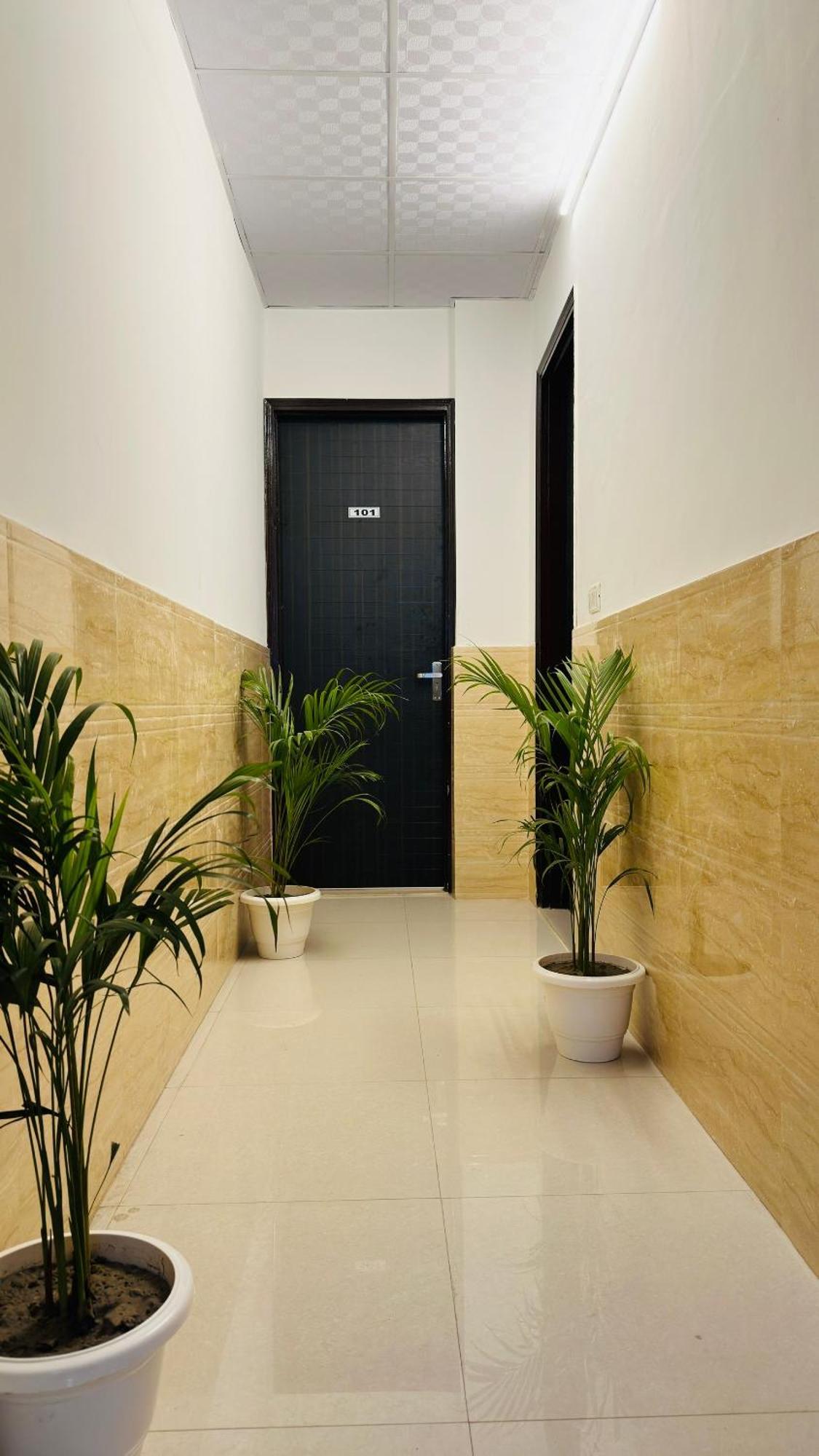 Hotel Relax In - Noida Sector 18 Екстериор снимка