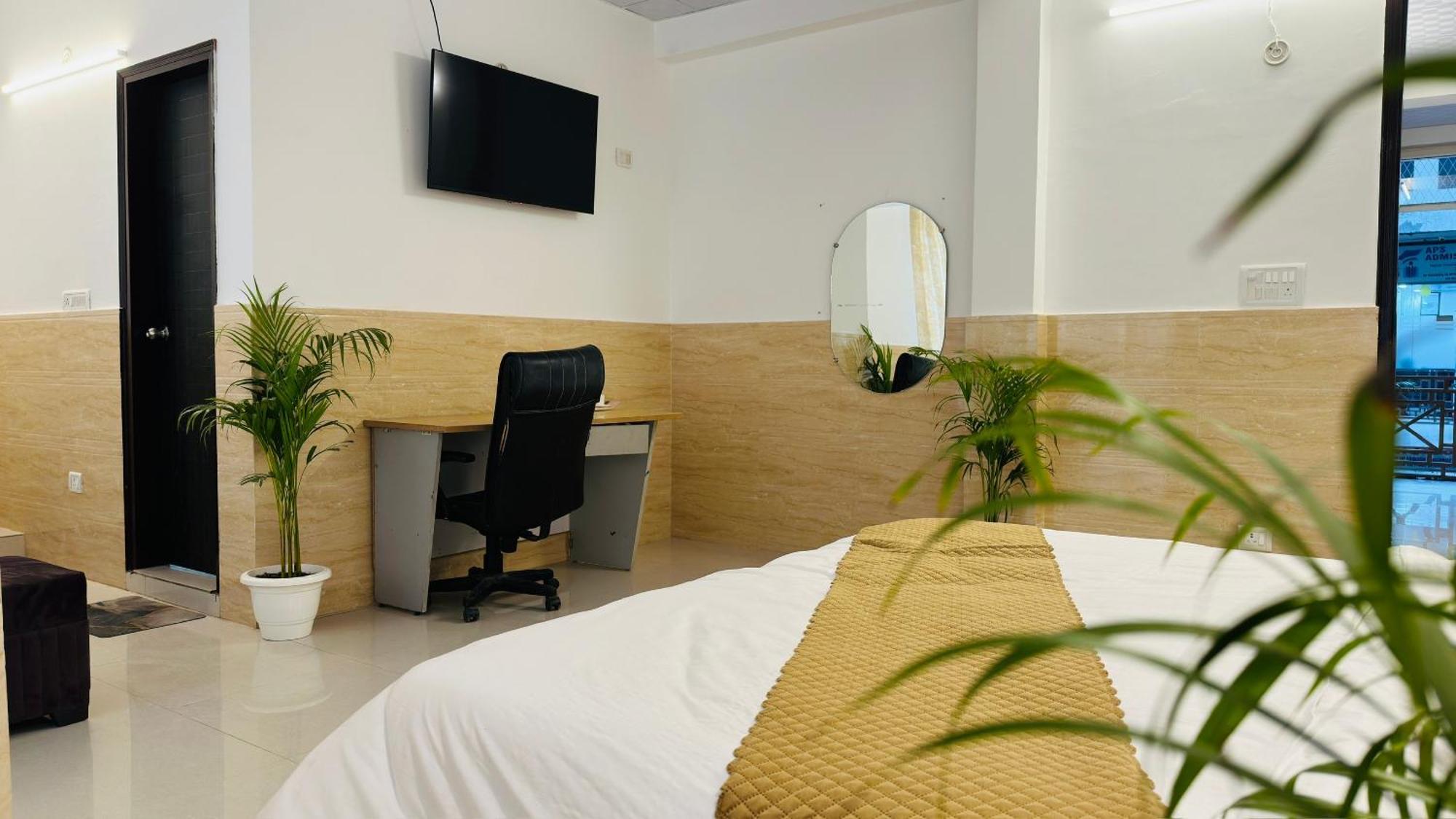Hotel Relax In - Noida Sector 18 Екстериор снимка