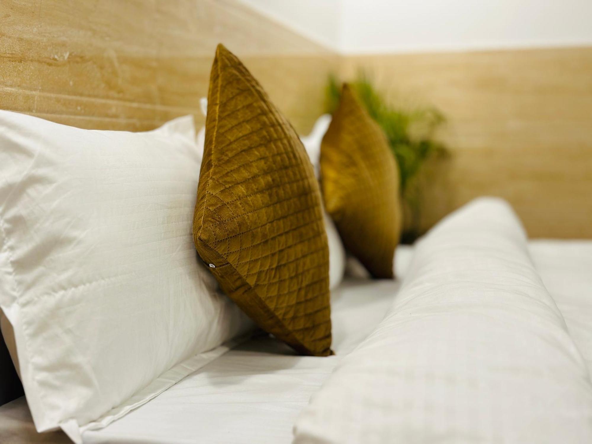 Hotel Relax In - Noida Sector 18 Екстериор снимка