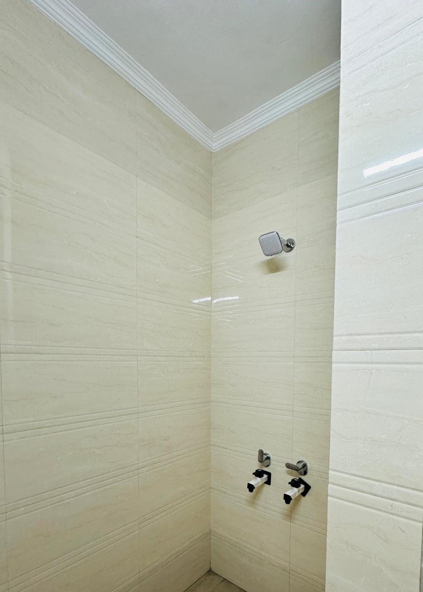 Hotel Relax In - Noida Sector 18 Екстериор снимка