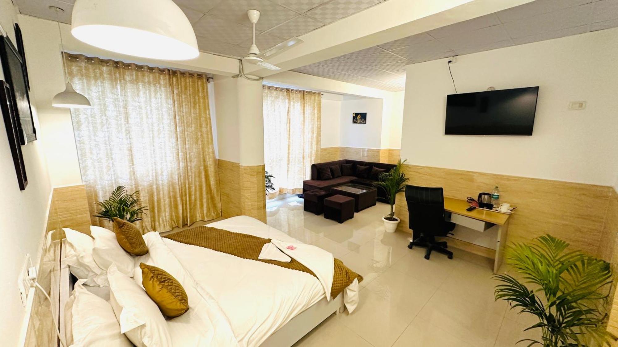 Hotel Relax In - Noida Sector 18 Екстериор снимка