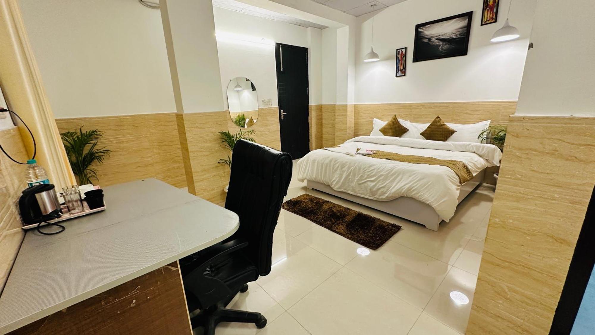 Hotel Relax In - Noida Sector 18 Екстериор снимка