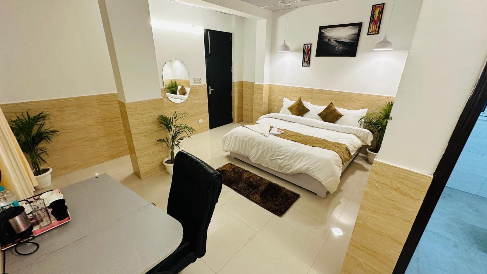 Hotel Relax In - Noida Sector 18 Екстериор снимка