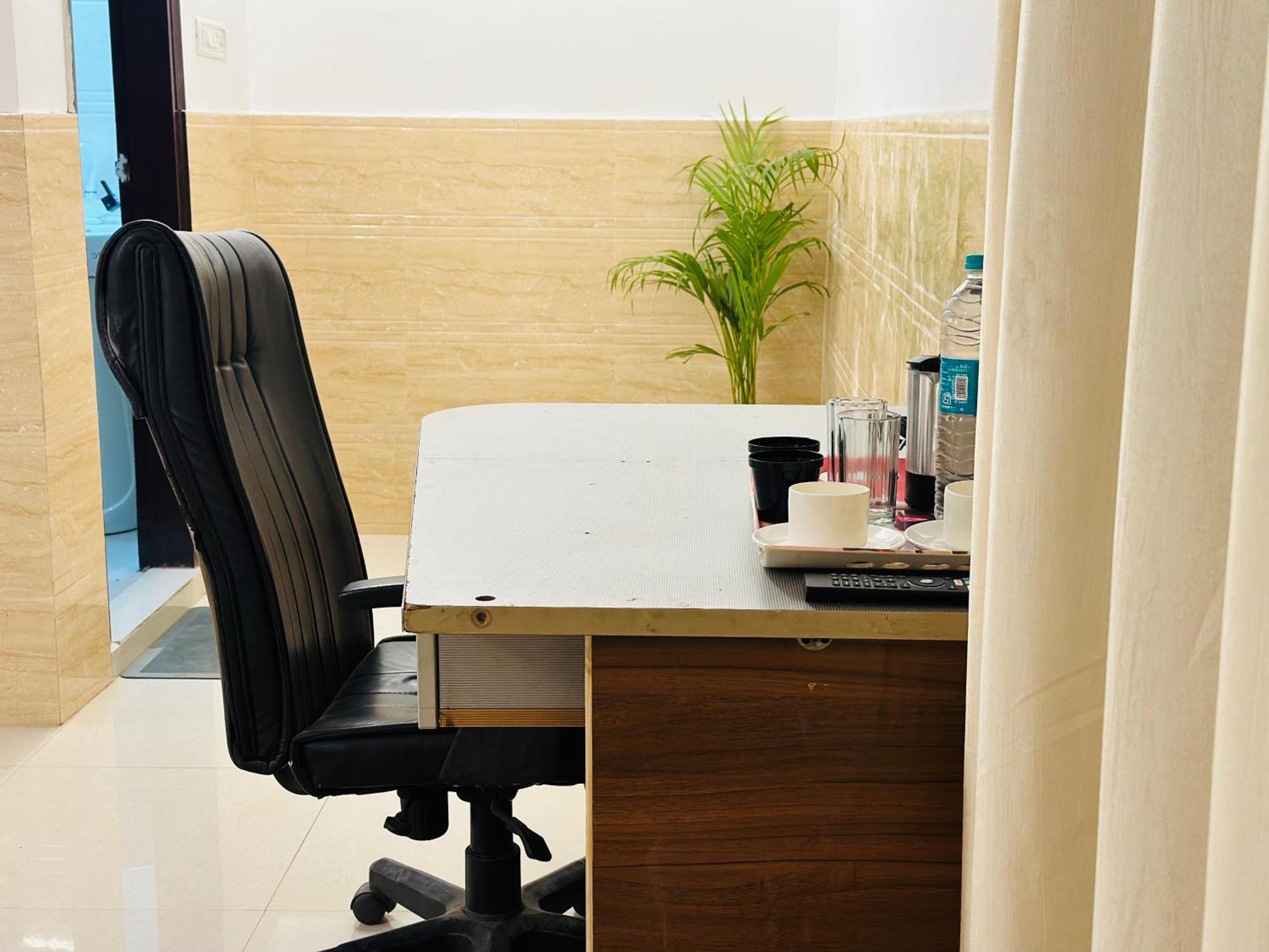 Hotel Relax In - Noida Sector 18 Екстериор снимка